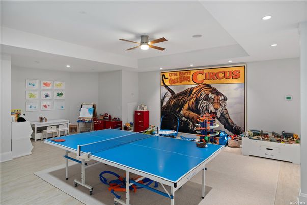 Game Room, Interior, Recessed Lighting