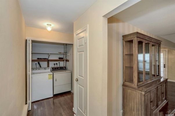 Interior, Utility Closets, Washer, Wood Texture Flooring