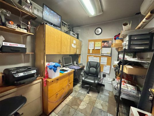 Home Office, Interior