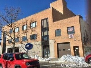 Exterior, Facade, Brick Facade, Rowhouse