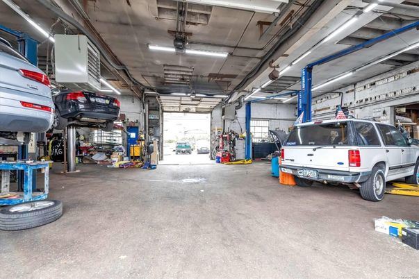 Garage, Interior