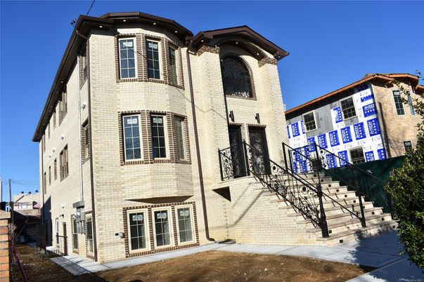 Exterior, Facade, Brick Facade, Rowhouse
