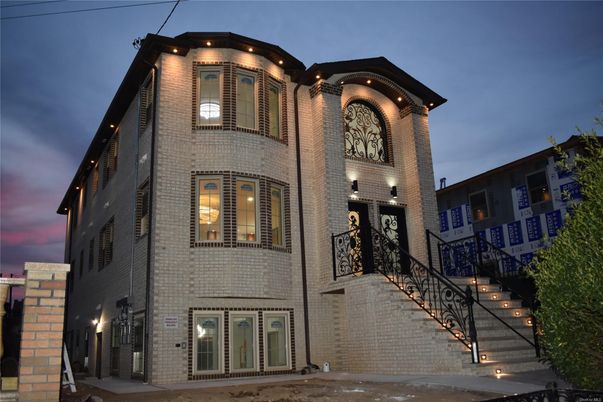Exterior, Facade, Brick Facade, Rowhouse
