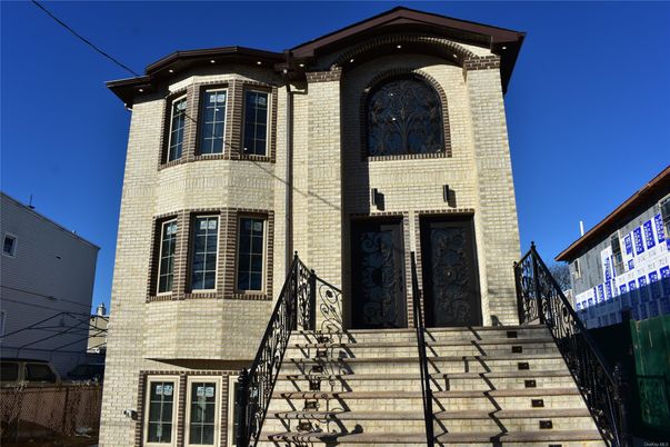 Exterior, Facade, Brick Facade, Rowhouse