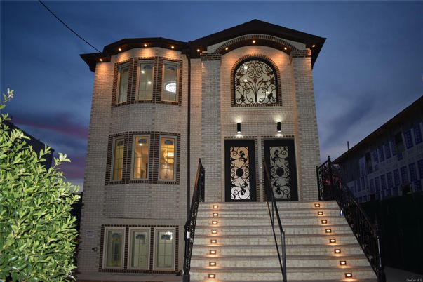 Exterior, Facade, Brick Facade, Rowhouse