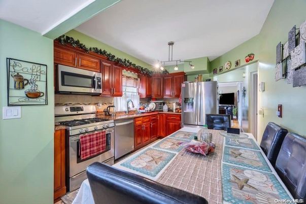 Dining room, Interior, Kitchen, Pendant Lights, Stainless Steel Appliances, Tile Countertops