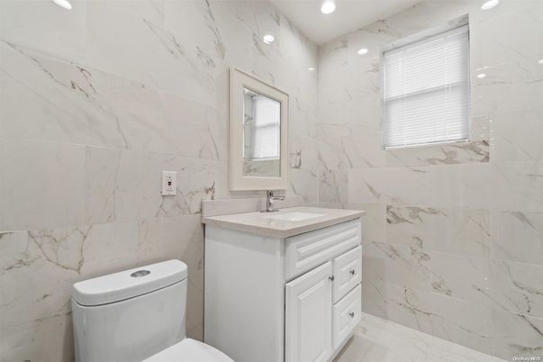 Bathroom, Interior, Marble, Marble Walls, Recessed Lighting