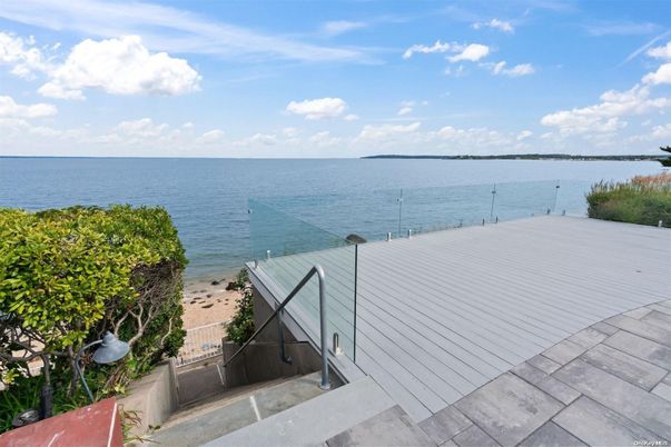 Exterior, Lake