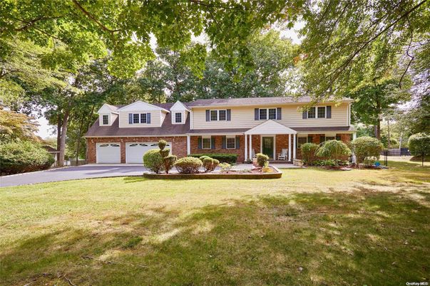 Attached, Exterior, Facade, Brick Facade, Raised Ranch