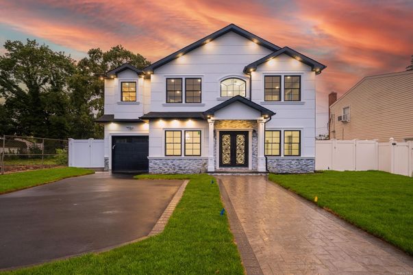 Attached, Exterior, Facade, Farmhouse