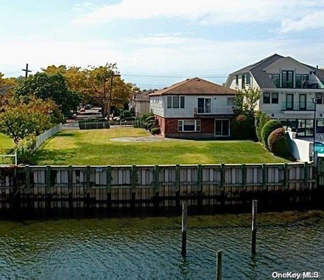Exterior, Lake