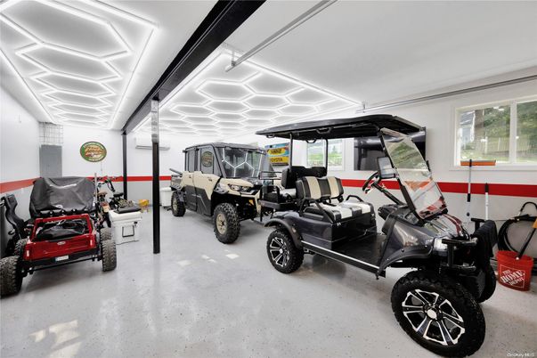 Garage, Interior