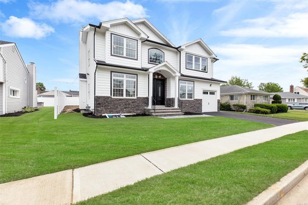 Attached, Exterior, Facade, Farmhouse