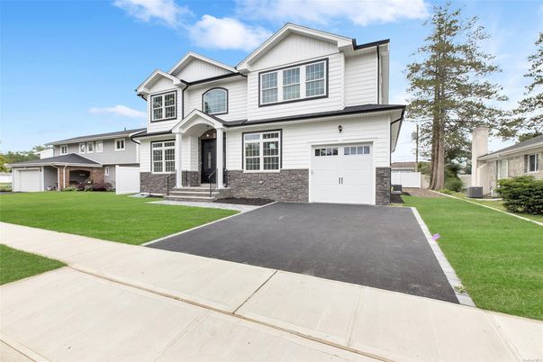 Attached, Exterior, Facade, Farmhouse