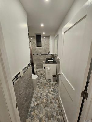 Bathroom, Interior, Recessed Lighting