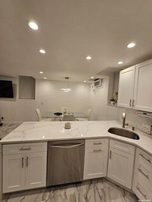 Dining room, Interior, Kitchen, Marble, Pendant Lights, Recessed Lighting, Stainless Steel Appliances