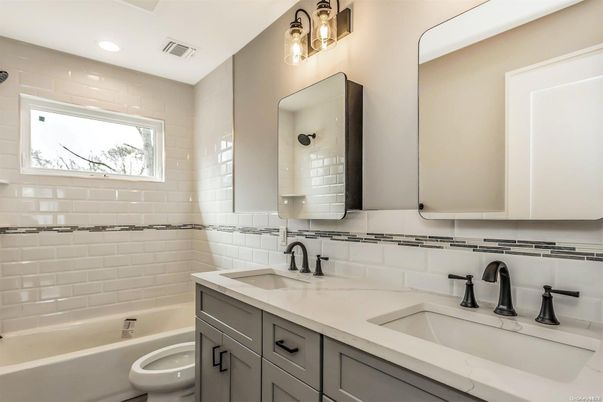 Bathroom, Dual Sink Vanities, Interior, Recessed Lighting