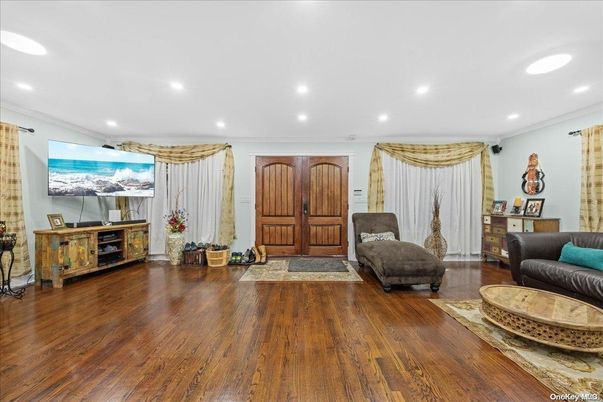 Interior, Recessed Lighting, Wood Texture Flooring