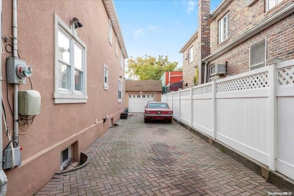 Detached Garage, Exterior
