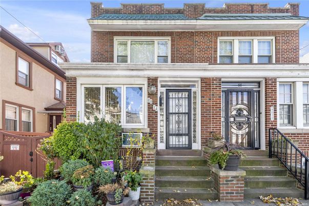 Exterior, Facade, Brick Facade, American Foursquare