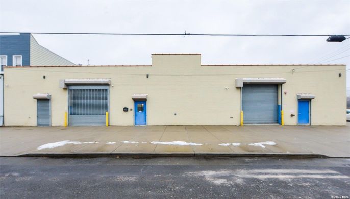 Exterior, Facade, None