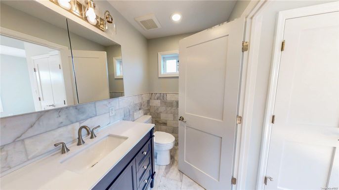 Bathroom, Dual Sink Vanities, Interior, Recessed Lighting