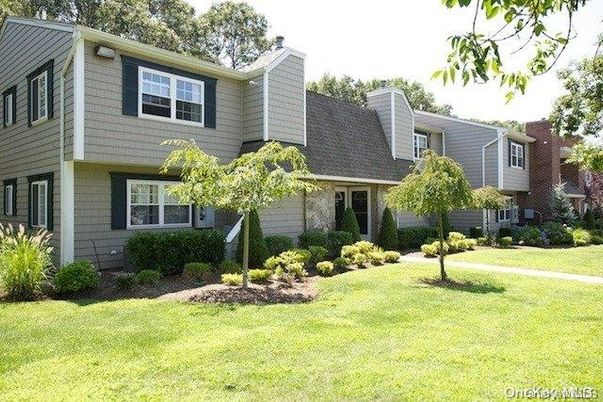 Backyard, Exterior, Facade, Raised Ranch