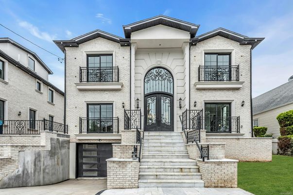 Attached, Exterior, Facade, Rowhouse