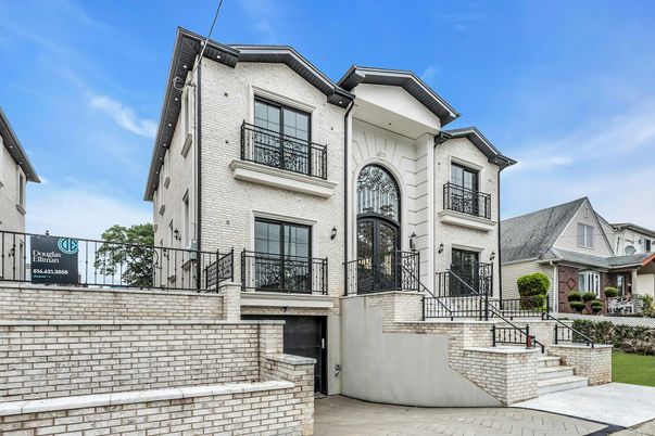 Exterior, Facade, Brick Facade, Rowhouse