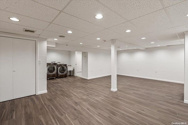 Interior, Recessed Lighting, Washer, Wood Texture Flooring