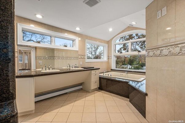 Bathroom, Dual Sink Vanities, Interior, Recessed Lighting