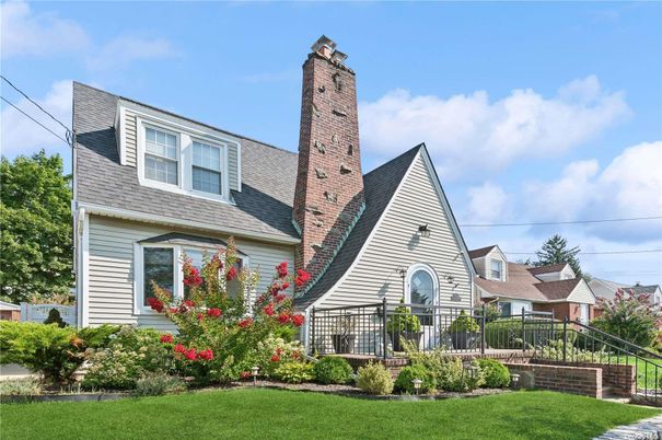 Exterior, Facade, Tudor Revival