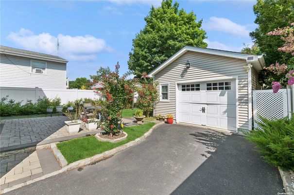 Detached Garage, Exterior