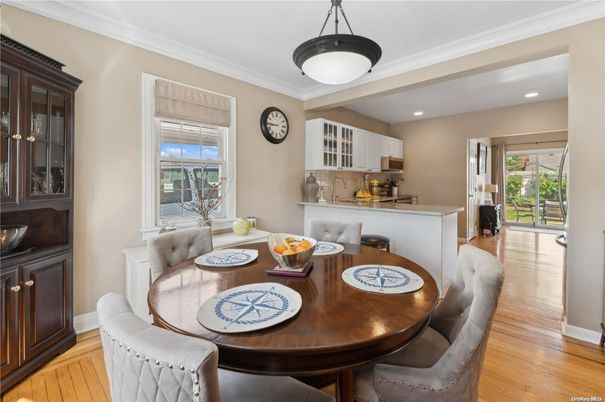 Dining room, Interior, Kitchen, Recessed Lighting, Wood Texture Flooring