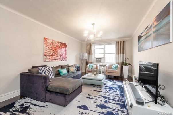 Chandelier, Interior, Living room