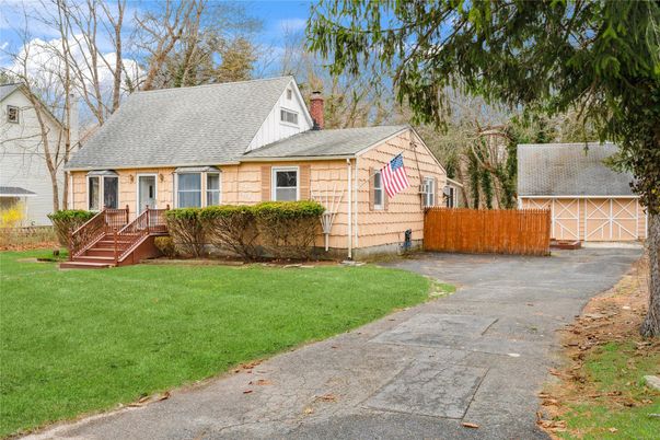 Attached, Exterior, Facade, Cape Cod