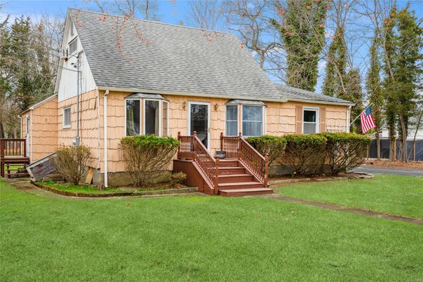 Backyard, Exterior, Facade, Cape Cod