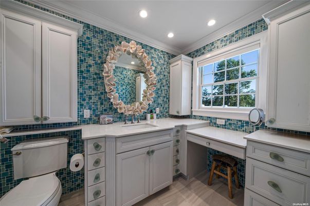 Bathroom, Interior, Recessed Lighting, Wood Texture Flooring