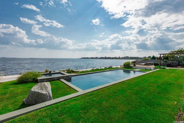 Exterior, Lake