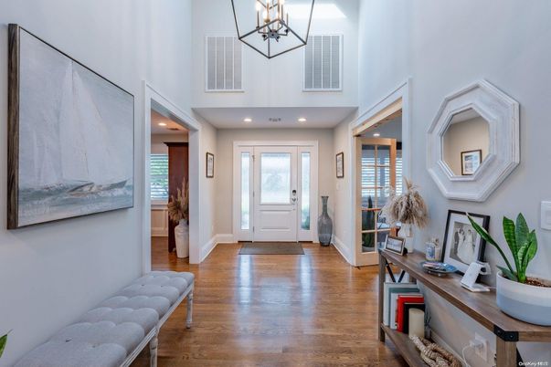 Interior, Pendant Lights, Recessed Lighting, Wood Texture Flooring
