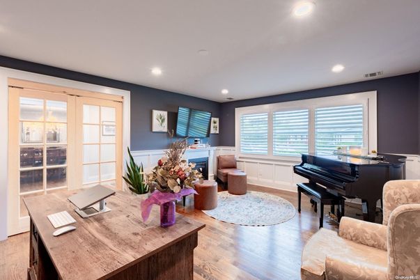 Interior, Piano, Recessed Lighting, Wood Texture Flooring