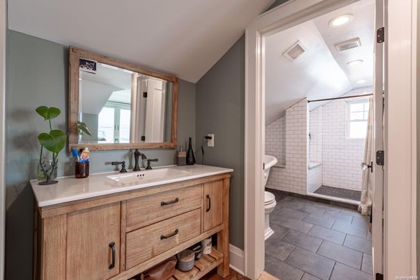 Bathroom, Dual Sink Vanities, Interior, Recessed Lighting
