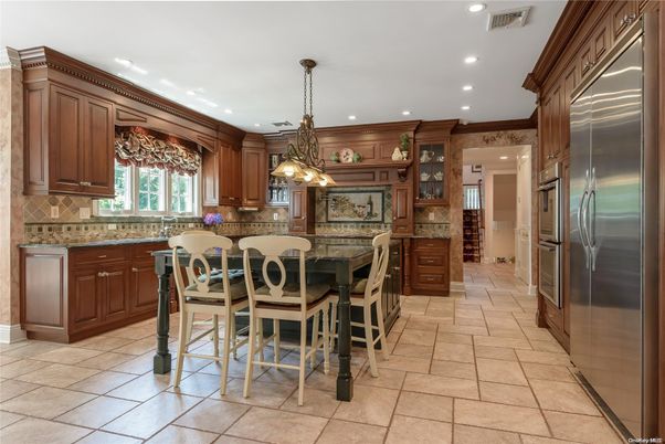 Chandelier, Dining room, Interior, Kitchen, Pendant Lights, Recessed Lighting, Stainless Steel Appliances