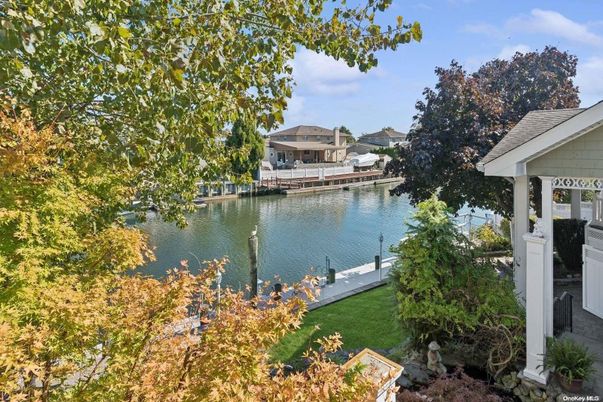 Exterior, Lake