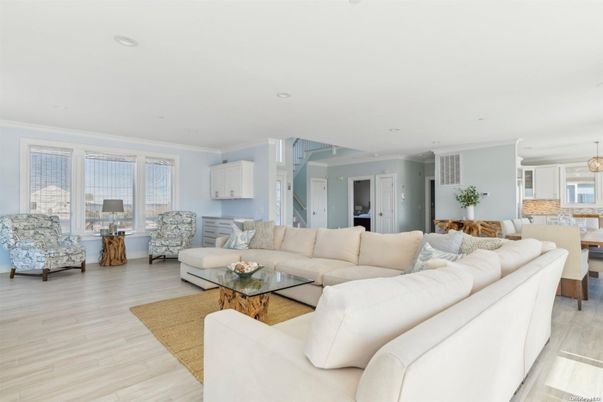 Dining room, Interior, Living room, Pendant Lights, Recessed Lighting, Wood Texture Flooring