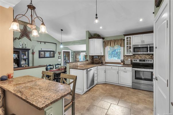 Dining room, Interior, Kitchen, Pendant Lights, Recessed Lighting, Stainless Steel Appliances