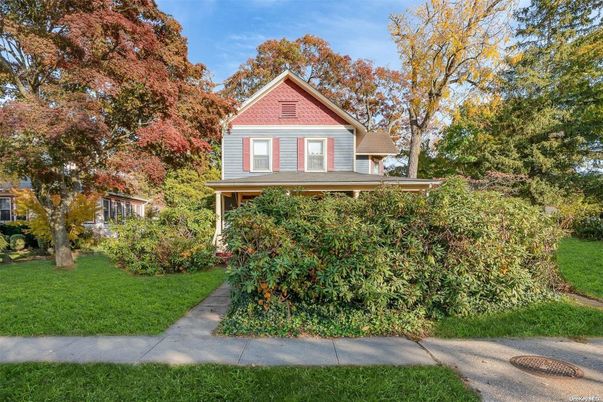 Backyard, Exterior, Facade, Queen Anne Victorian