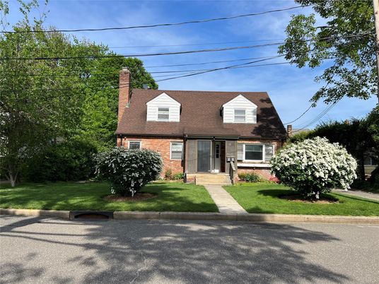 Exterior, Facade, Brick Facade, Cape Cod