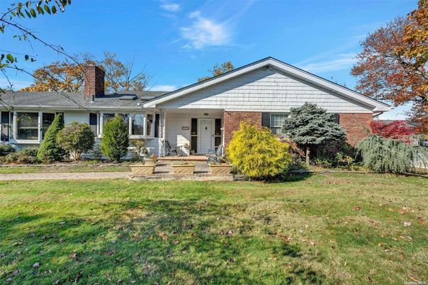Exterior, Facade, Brick Facade, Ranch