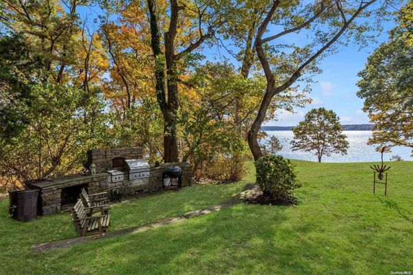 Exterior, Lake